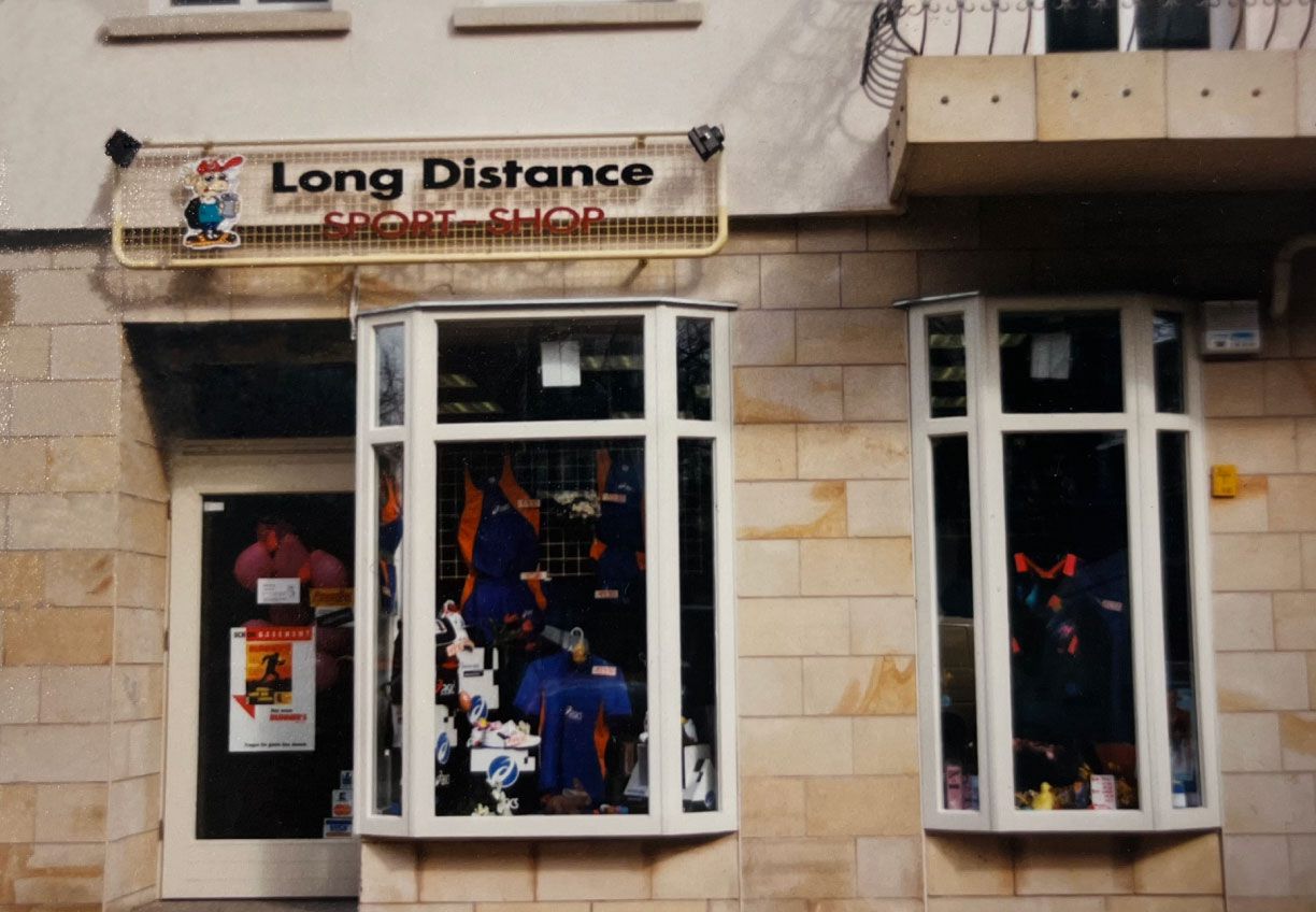 Außenansicht des ersten Long Distance Laufladen in der Schloßstraße Mitte der 90er